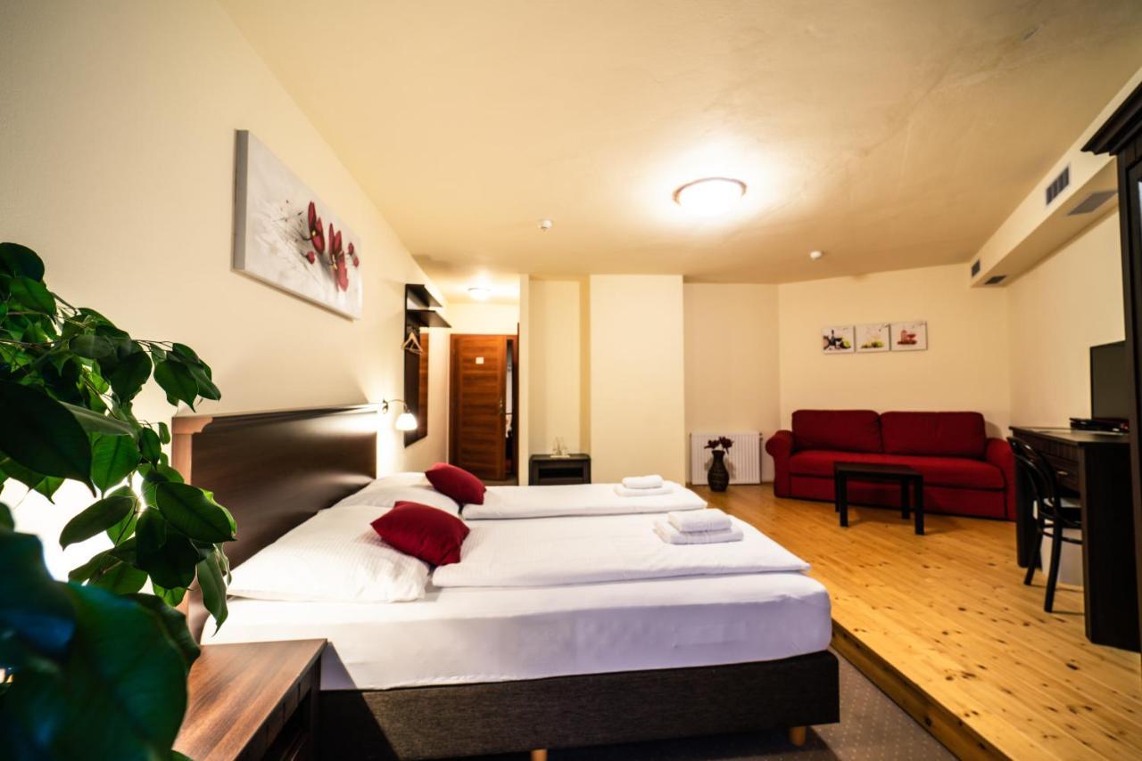 Hotel Koruna Prachatice Kültér fotó